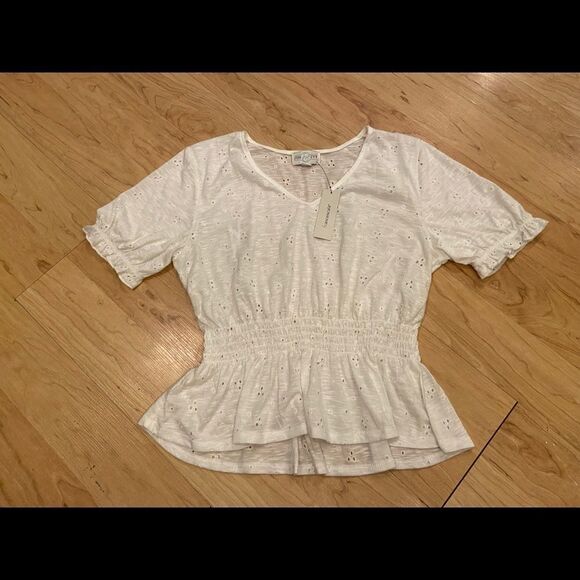 NWT Jun & Ivy Francesca’s white eyelet short sleeve top - Picture 1 of 2